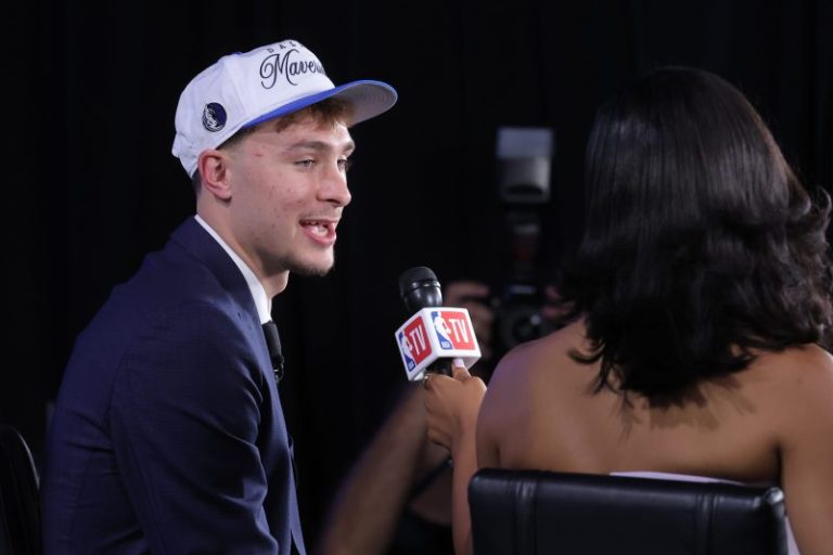 Mavericks fans start ‘Fire Nico’ chant at NBA draft watch party