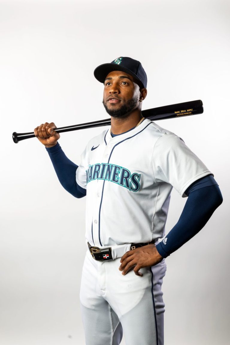 Mariners player ejected after throwing bat at pitcher in Triple-A game