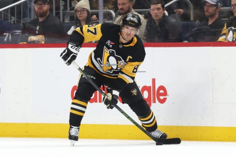 Crosby passes Lemieux for most points in Pittsburgh Penguins history
