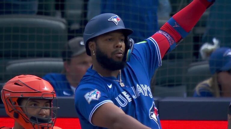 Gotta See It: Guerrero Jr. smacks first home run of season at Rogers Centre