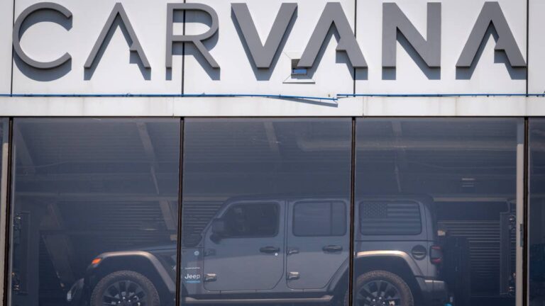 Carvana is winning customers, but faces a costly problem
