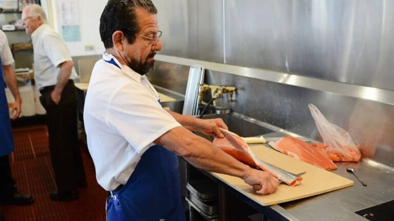 Beloved seafood restaurant suddenly closes all locations after 98 years